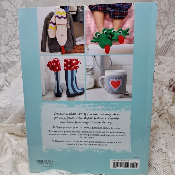 Fleece Fantastic Craft Book 35 Quick Projects Sewing Scarves Hats‎ More - Picture 3 of 5